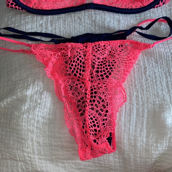 Very Sexy halter key hole bra with matching panty - Picture 4 of 5